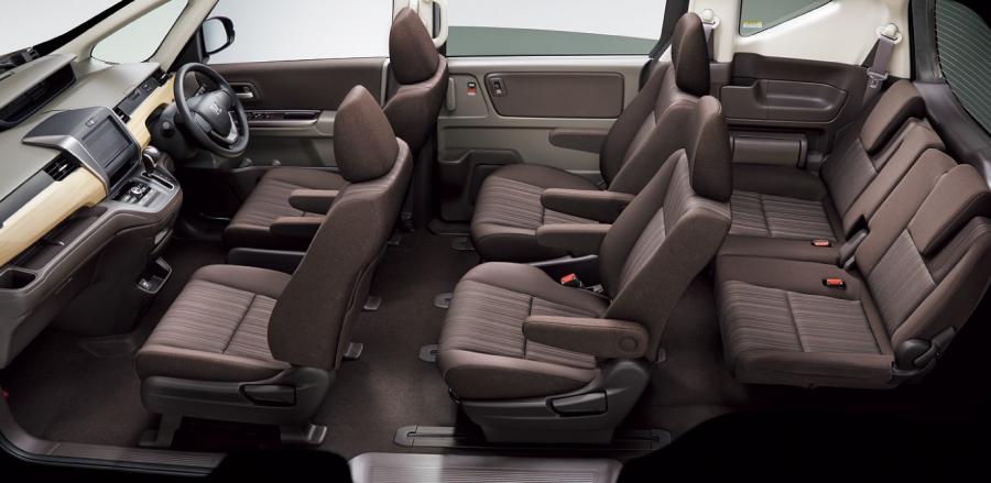 Интерьер Honda Freed 2016 года  (фото 5 из 5)